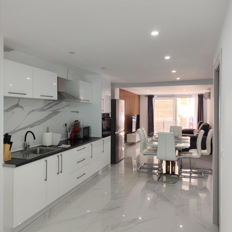 Mediterranean Stays Platinum - Deluxe Apartment - 8