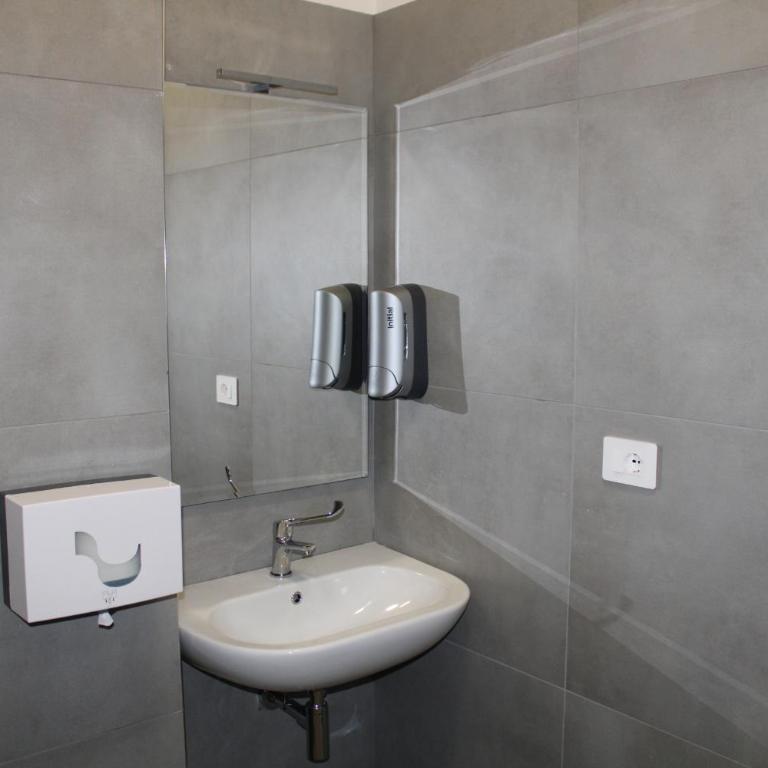 Roma Scout Center - Camera Matrimoniale/Doppia con Letti Singoli con Bagno Privato - 5
