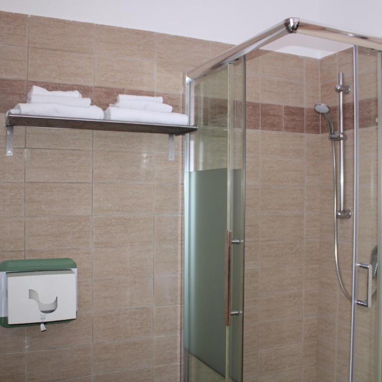 Roma Scout Center - Camera Matrimoniale/Doppia con Letti Singoli con Bagno Privato - 8