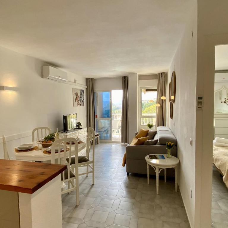 Costa Breeze Apartment - Jupiter - One-Bedroom Apartment with Sea View and Balcony - 24
