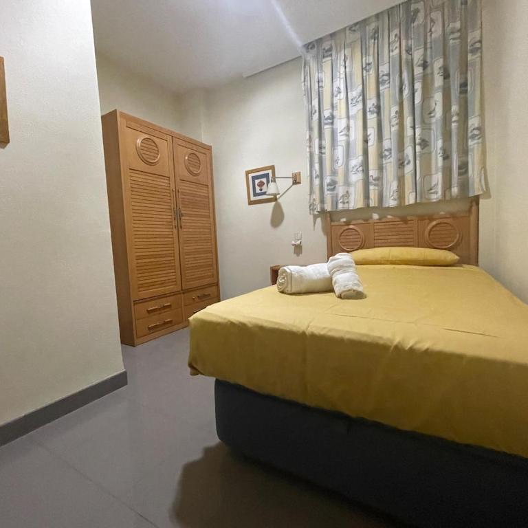 Apartamento en Arenales del Sol con terraza y vistas al mar - Three-Bedroom Apartment - 15