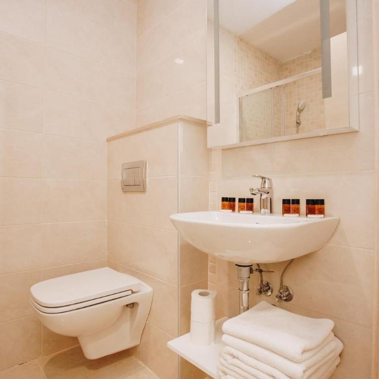 Status-M Apartments 180 - Two-Bedroom Apartment - 12