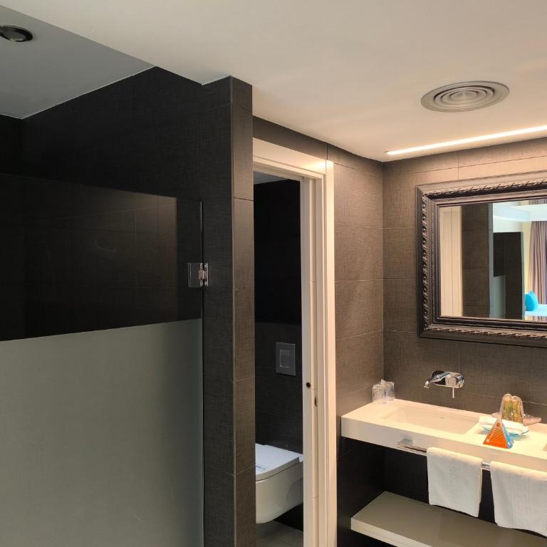 Hotel Spa La Terrassa - Habitación Triple/Cuádruple con vistas a la ciudad y bañera de hidromasaje - 2, 3 o 4 camas - 5
