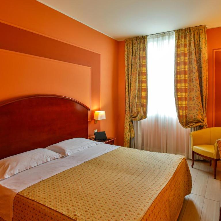 Savoia Hotel Regency - Camera Matrimoniale con Letto Supplementare - 2
