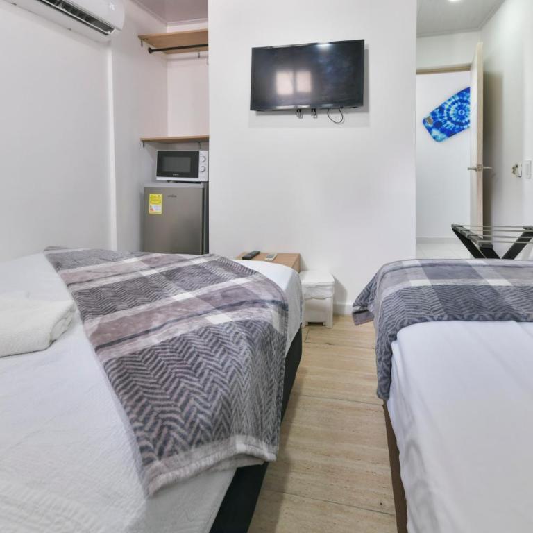 Hotel Las Lunas - Comfort Triple Room with Shower - 14