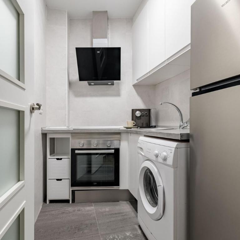 Gran Vía Madrid - En el Centro de Madrid - Three-Bedroom Apartment - 5
