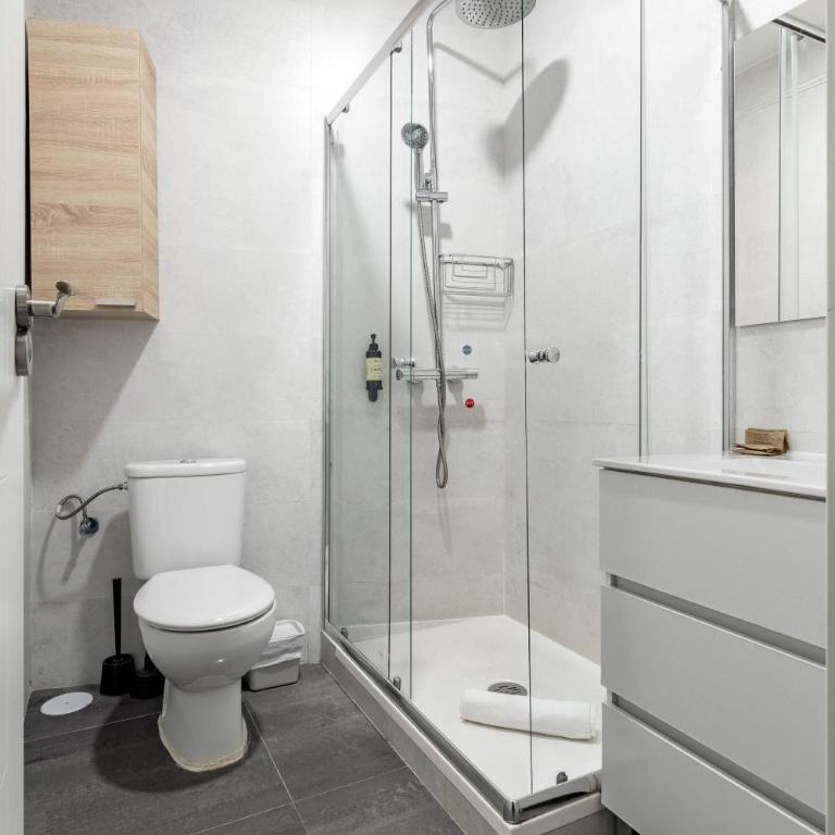 Gran Vía Madrid - En el Centro de Madrid - Three-Bedroom Apartment - 6