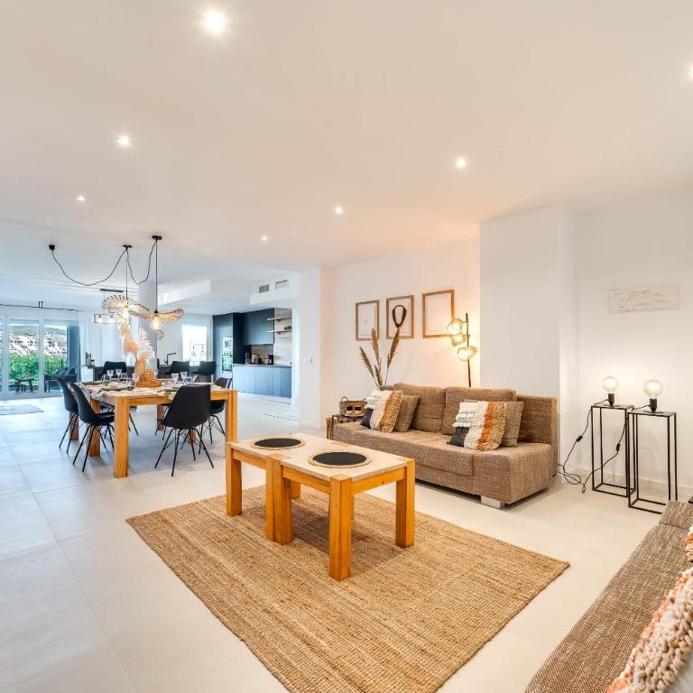 Puerto la Duquesa Manilva - Apartamento de 2 dormitorios con vistas al jardín - 1