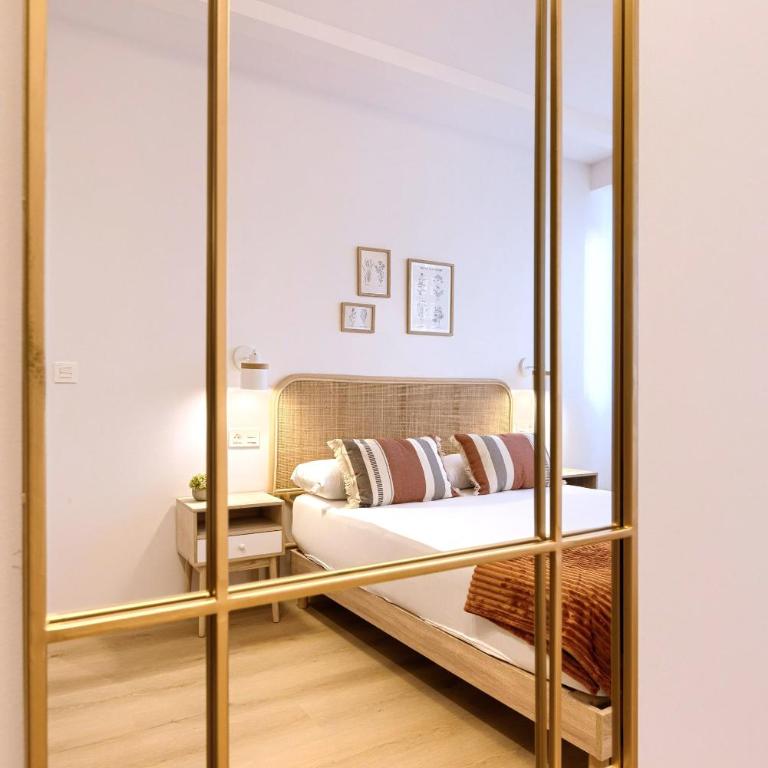 Estilo y Comodidad junto al Hospital y Central Bus - Three-Bedroom Apartment - 18