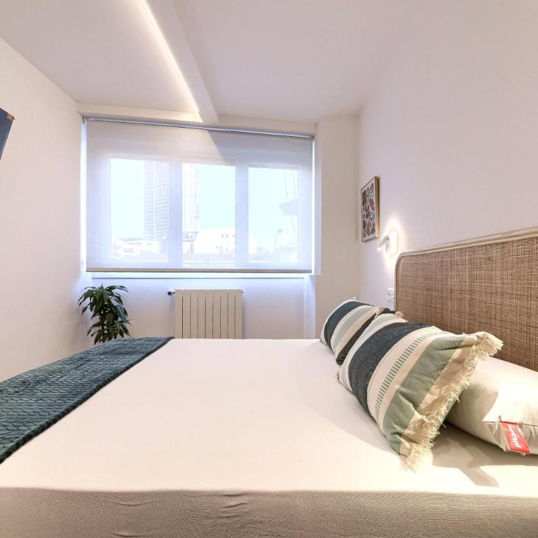 Estilo y Comodidad junto al Hospital y Central Bus - Three-Bedroom Apartment - 12