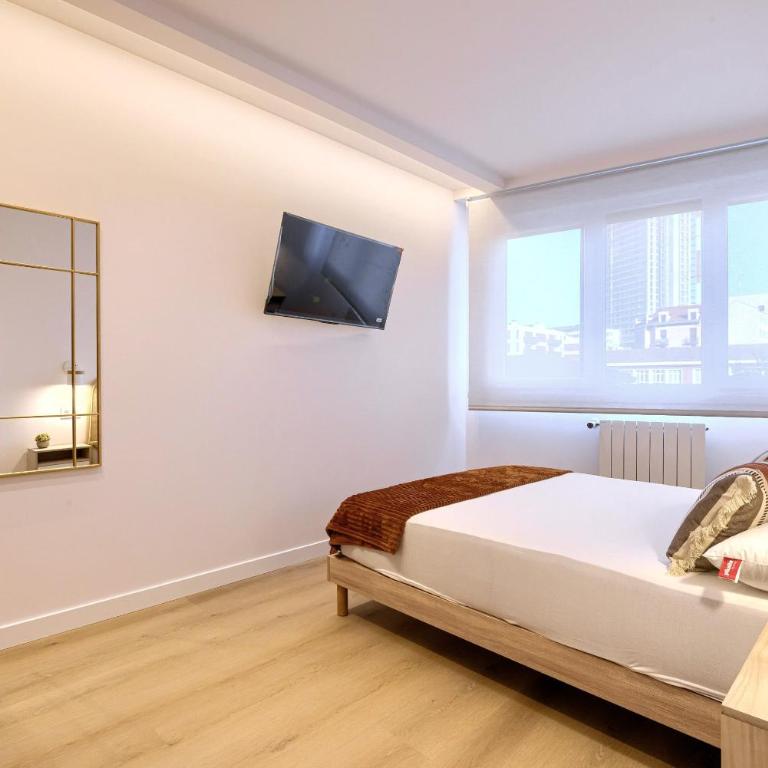 Estilo y Comodidad junto al Hospital y Central Bus - Three-Bedroom Apartment - 17