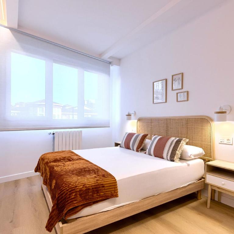 Estilo y Comodidad junto al Hospital y Central Bus - Three-Bedroom Apartment - 16