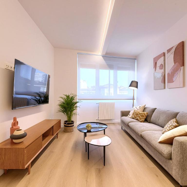 Estilo y Comodidad junto al Hospital y Central Bus - Three-Bedroom Apartment - 4