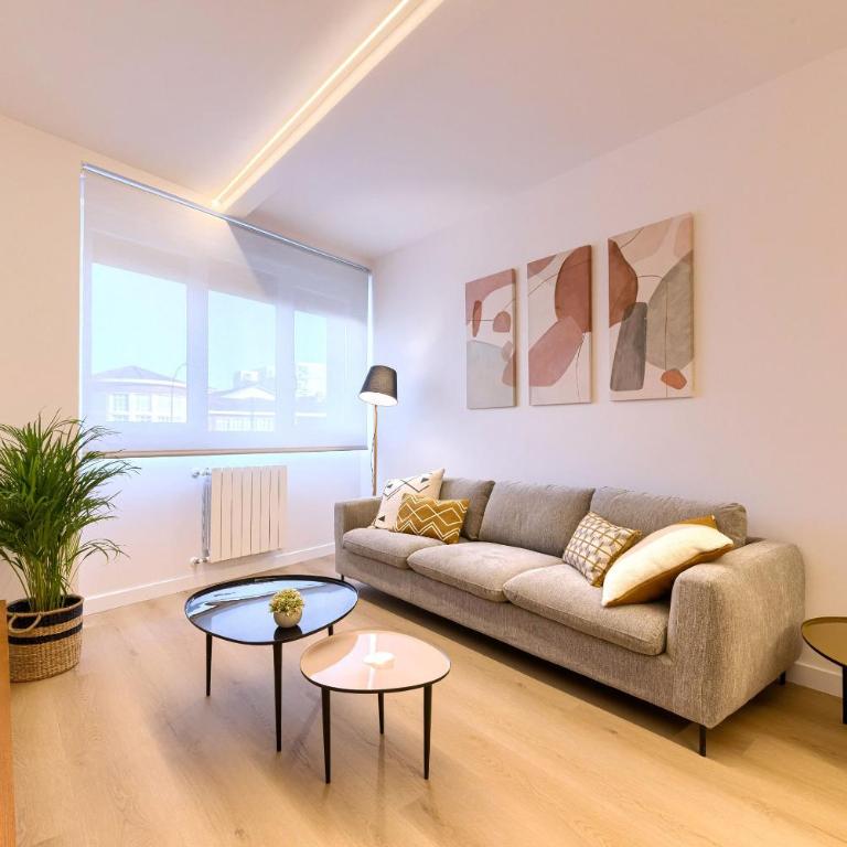 Estilo y Comodidad junto al Hospital y Central Bus - Three-Bedroom Apartment - 21