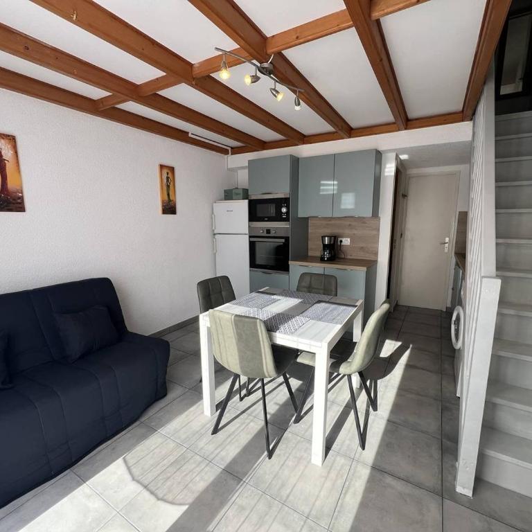 Villa T3 avec terrasse, 6 couchages, proche plage et commerces, quartier calme, parking privé - FR-1-81-365 - Villa - 9