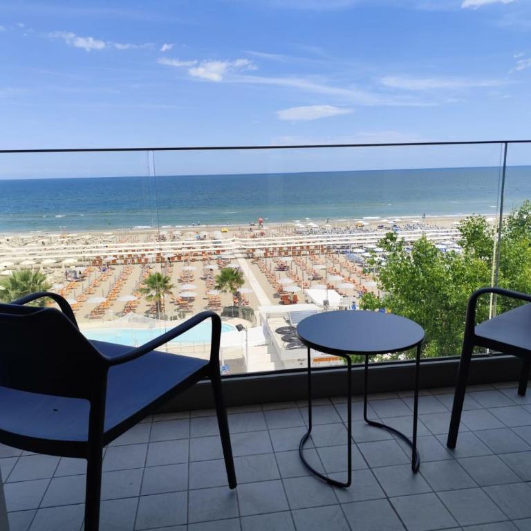 Hotel Sporting Riccione - Camera Matrimoniale Executive con Balcone - Fronte Mare - 12
