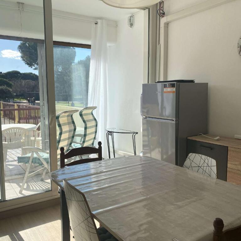 Charmant T1 rénové avec terrasse, climatisation et WiFi à Balaruc-les-Bains - FR-1-553-282 - Apartment - 2