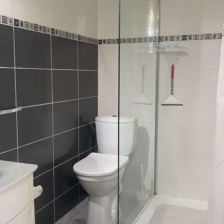 Charmant T1 rénové avec terrasse, climatisation et WiFi à Balaruc-les-Bains - FR-1-553-282 - Apartment - 8