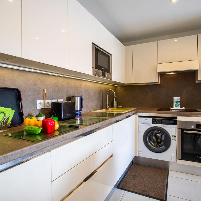 Jardin Wilson AP4455 by RIVIERA HOLIDAY HOMES - Appartement avec Terrasse - 8