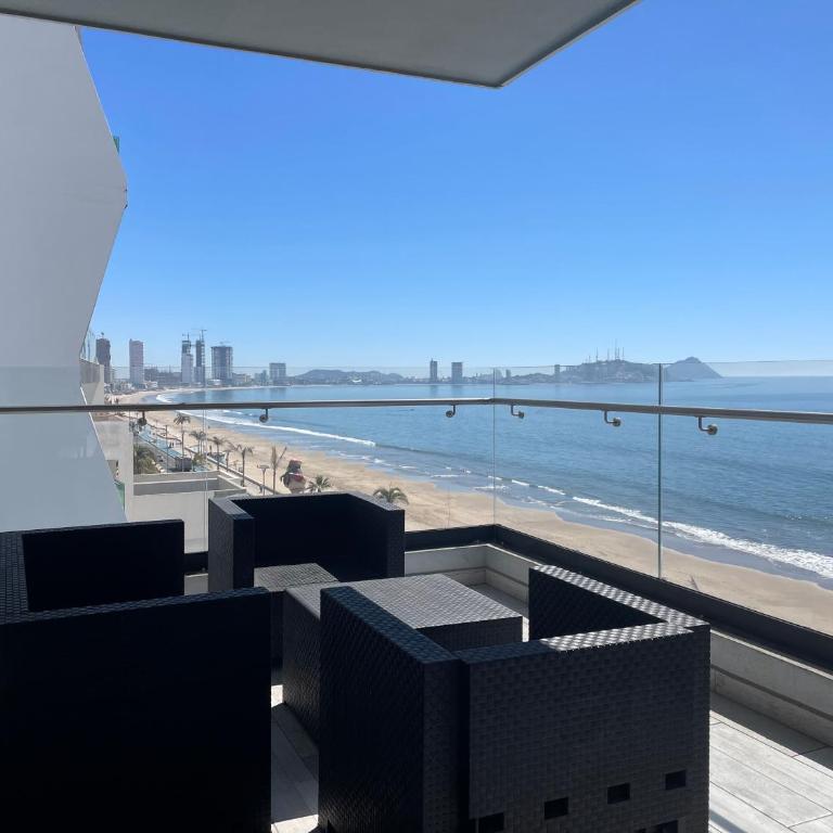 Sunset Malecón View - Two-Bedroom Apartment - 16