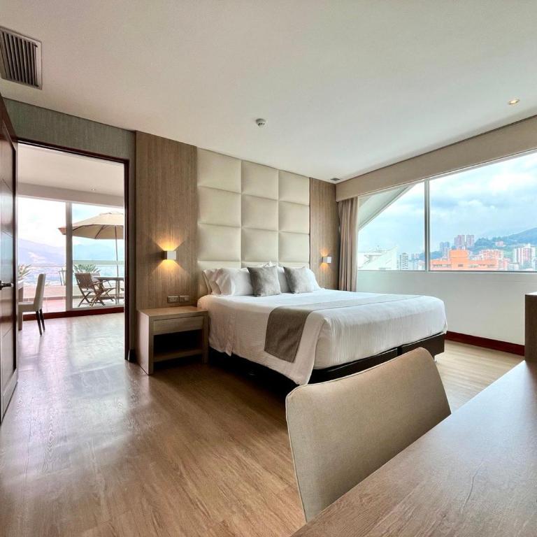 Hotel San Fernando Plaza - Suite con balcón - 8