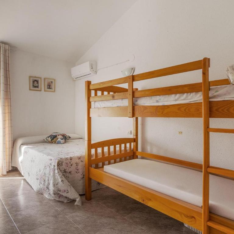 Amazing Home In Vinaroz - Three-Bedroom Vacation Home - 9