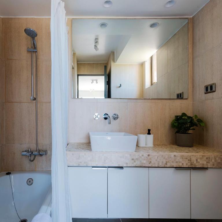 Diego de Velasquez Apartments by Mr BnB - Two-Bedroom Apartment - 6