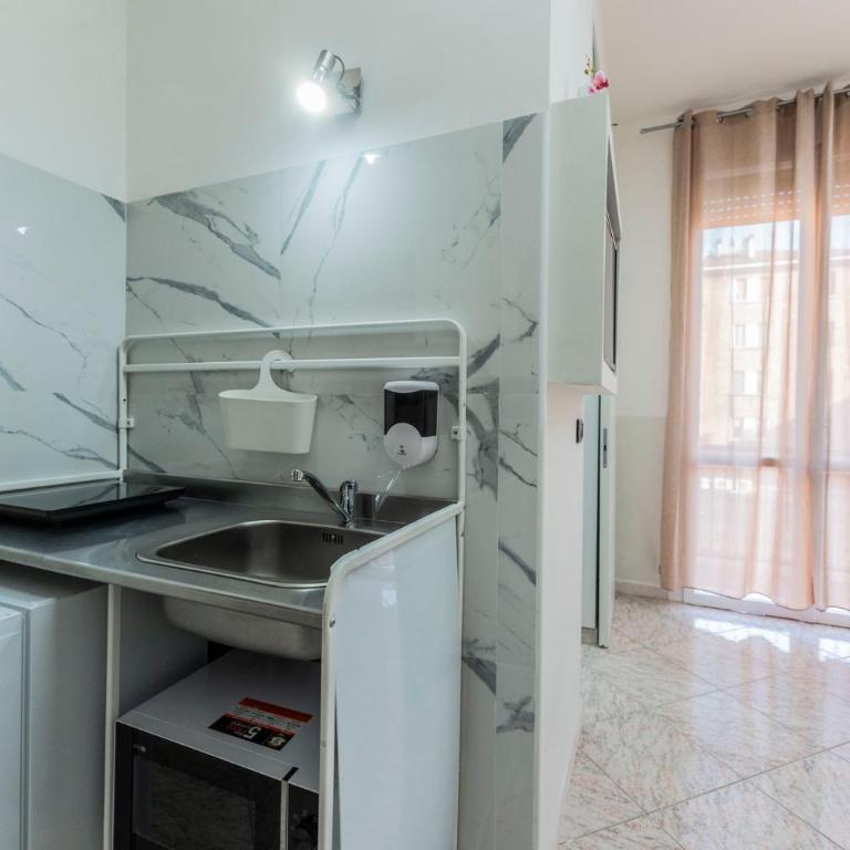 Fioravanti Apartments - San Luca Suite & Genesis House, A pochi passi dalla stazione, vicino al cuore di Bologna - Camera Matrimoniale con Bagno Privato - 2