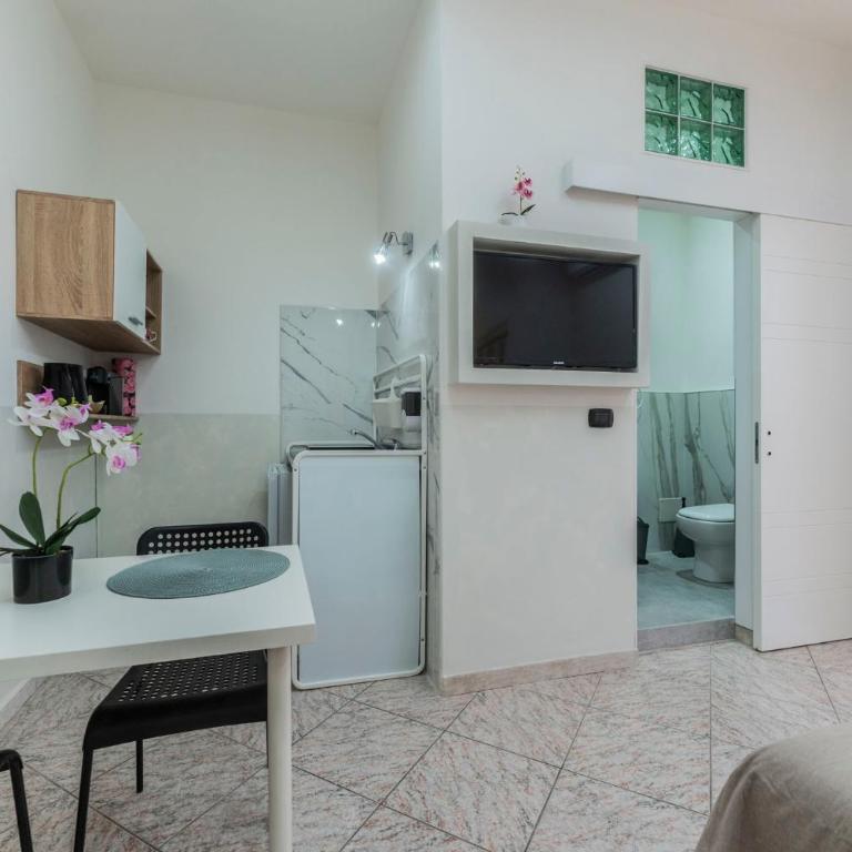 Fioravanti Apartments - San Luca Suite & Genesis House, A pochi passi dalla stazione, vicino al cuore di Bologna - Camera Matrimoniale con Bagno Privato - 3