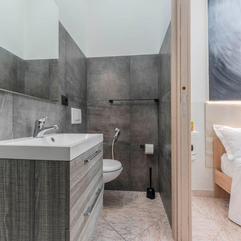 Fioravanti Apartments - San Luca Suite & Genesis House, A pochi passi dalla stazione, vicino al cuore di Bologna - Appartamento Deluxe con 2 Camere da Letto e Balcone - 11