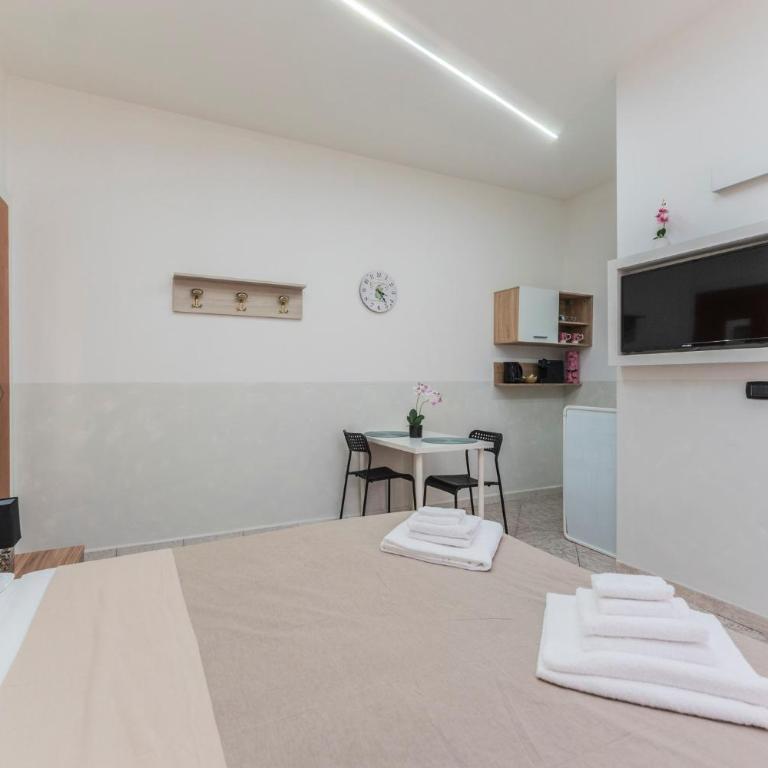 Fioravanti Apartments - San Luca Suite & Genesis House, A pochi passi dalla stazione, vicino al cuore di Bologna - Camera Matrimoniale con Bagno Privato - 17