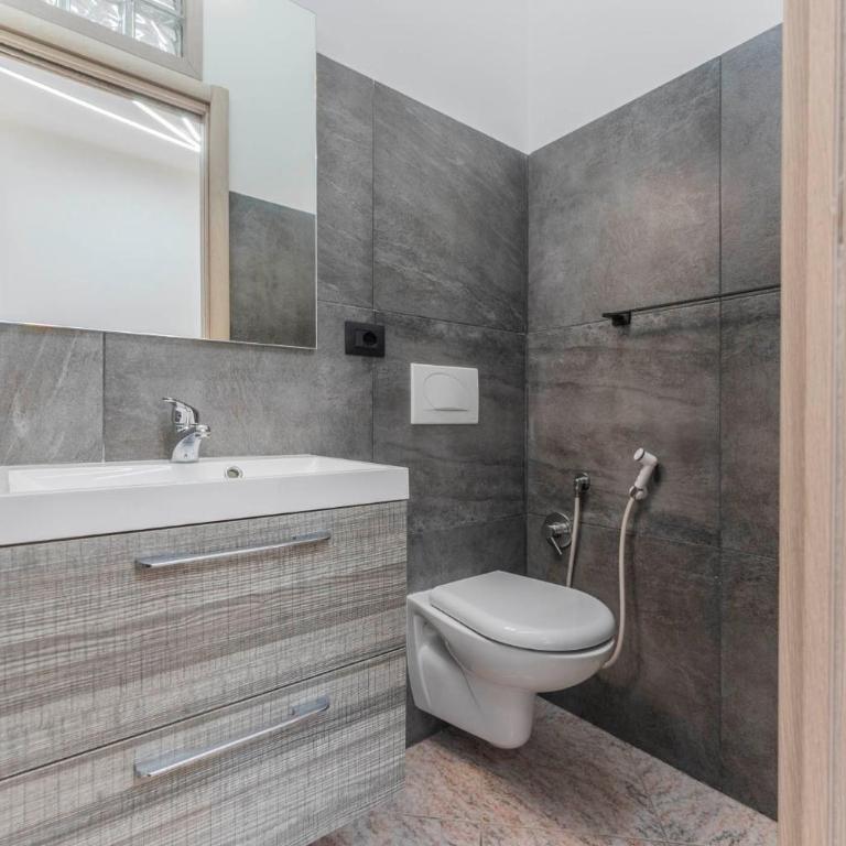 Fioravanti Apartments - San Luca Suite & Genesis House, A pochi passi dalla stazione, vicino al cuore di Bologna - Appartamento Deluxe con 2 Camere da Letto e Balcone - 44