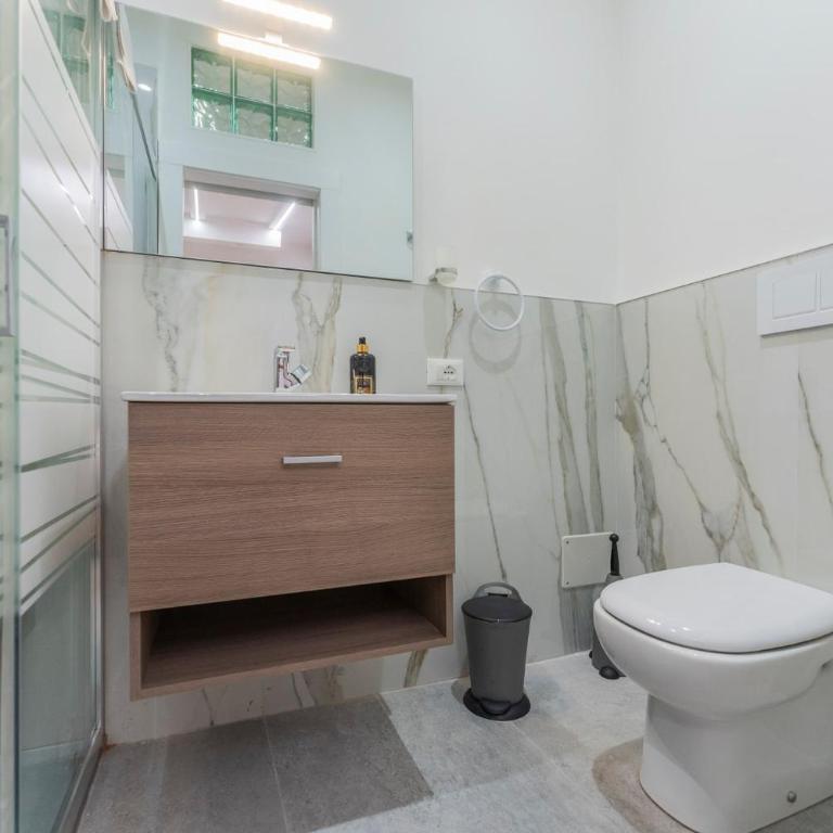 Fioravanti Apartments - San Luca Suite & Genesis House, A pochi passi dalla stazione, vicino al cuore di Bologna - Camera Matrimoniale con Bagno Privato - 38