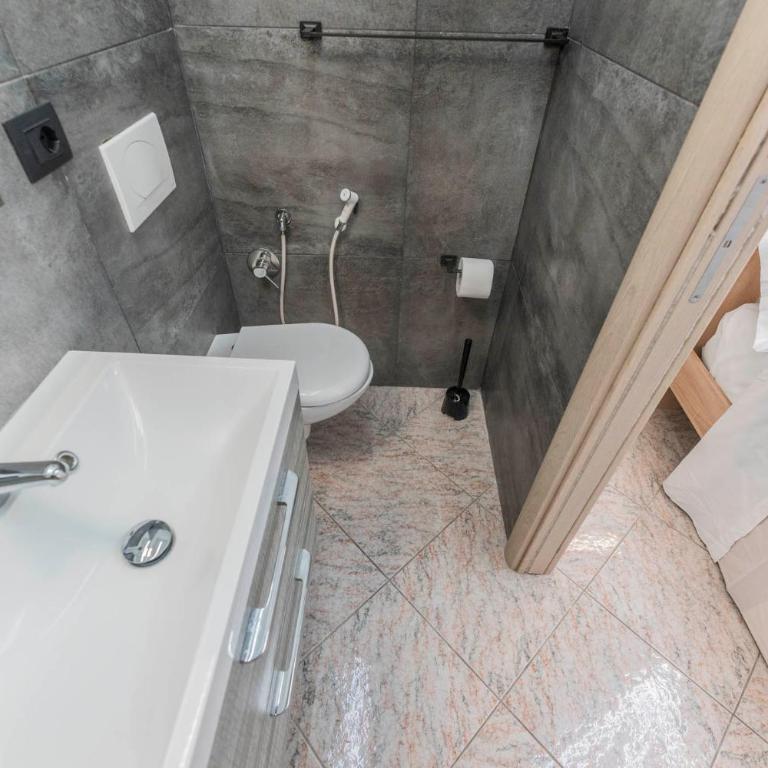 Fioravanti Apartments - San Luca Suite & Genesis House, A pochi passi dalla stazione, vicino al cuore di Bologna - Appartamento Deluxe con 2 Camere da Letto e Balcone - 49