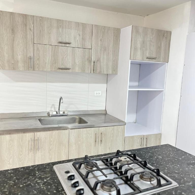 Aparta estudio en zona norte - Apartamento de 1 dormitorio - 2