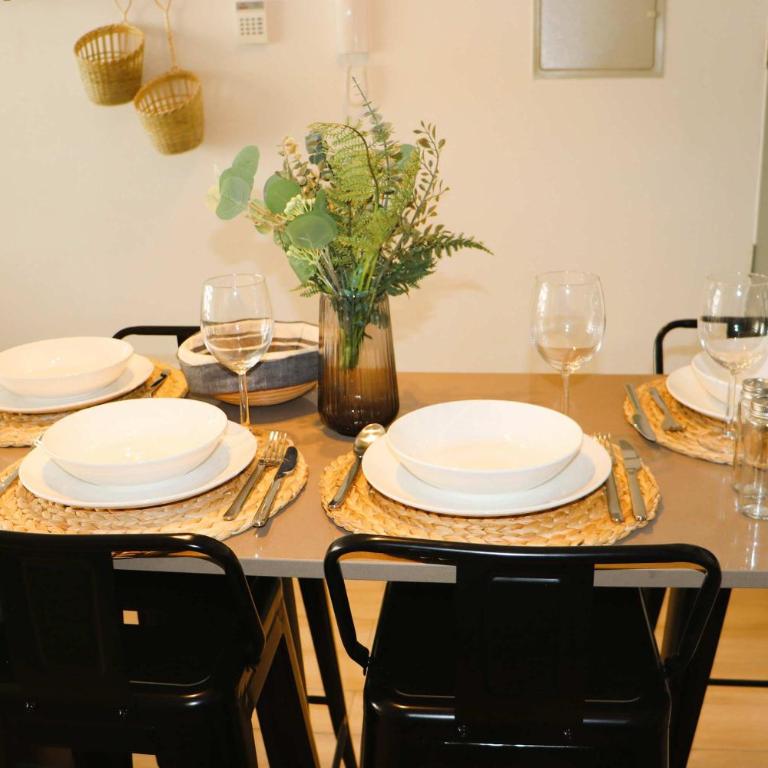 HOM I WiFi, AA, Piscina, Parking, Metro 4 min - Apartment - 37