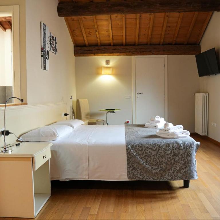 Honey Rooms Ferrara - Camera Tripla Superior - 19