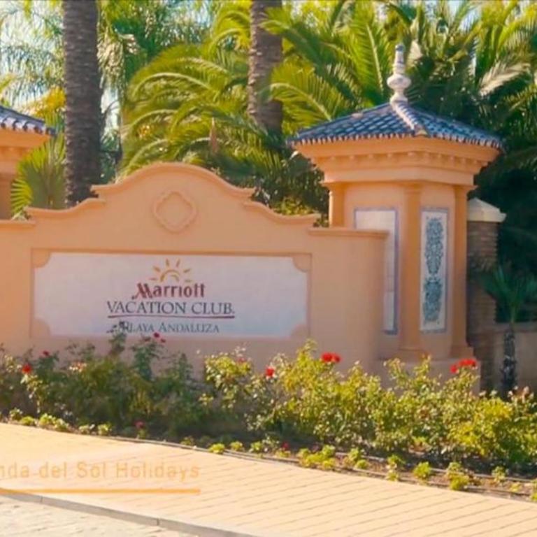 MARBELLA APARTMENT I Beachside and Extra Spacious, next to Marriott Playa Andaluza, Private HEATED Jacuzzi, 6 Swimming Pools, Gym, Padel & Tennis - Apartment mit 2 Schlafzimmern - 3