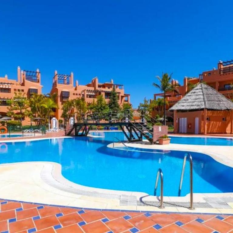 MARBELLA APARTMENT I Beachside and Extra Spacious, next to Marriott Playa Andaluza, Private HEATED Jacuzzi, 6 Swimming Pools, Gym, Padel & Tennis - Apartment mit 2 Schlafzimmern - 36