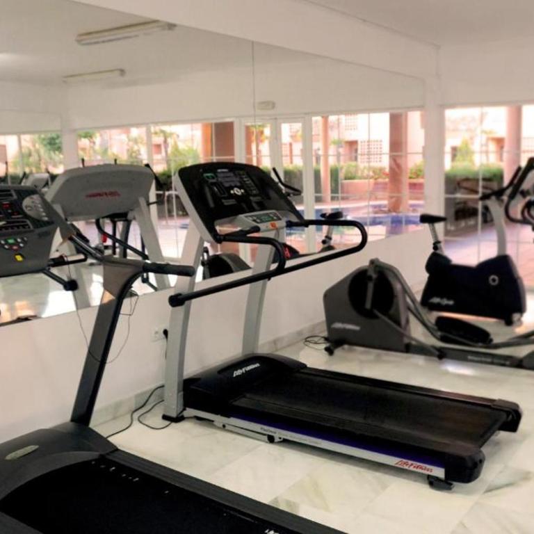 MARBELLA APARTMENT I Beachside and Extra Spacious, next to Marriott Playa Andaluza, Private HEATED Jacuzzi, 6 Swimming Pools, Gym, Padel & Tennis - Apartment mit 2 Schlafzimmern - 5