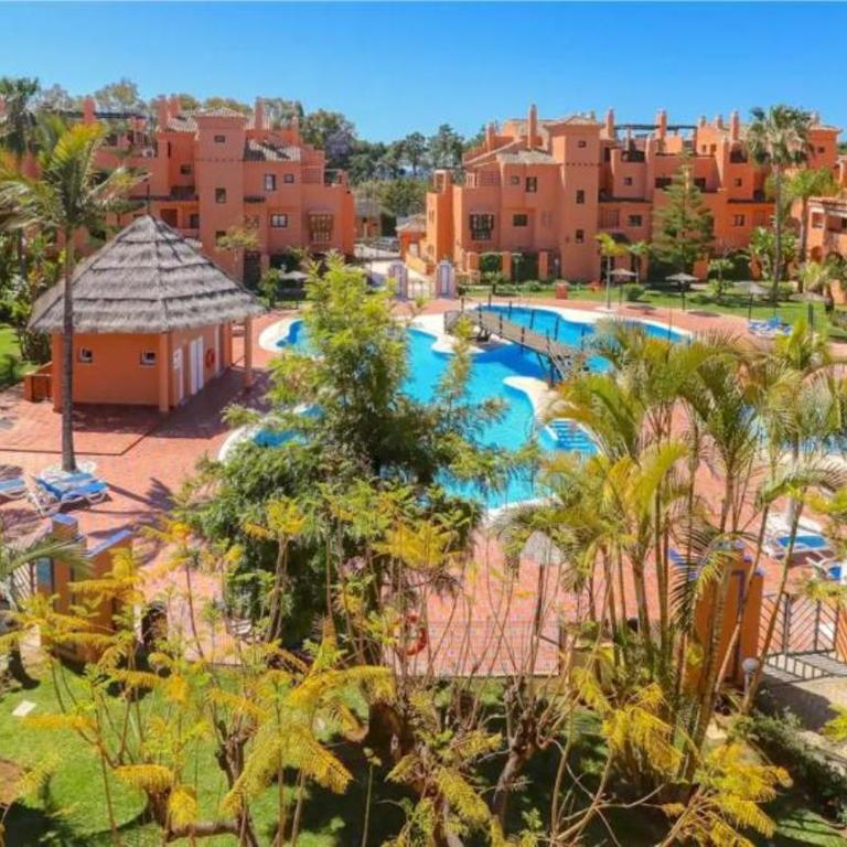 MARBELLA APARTMENT I Beachside and Extra Spacious, next to Marriott Playa Andaluza, Private HEATED Jacuzzi, 6 Swimming Pools, Gym, Padel & Tennis - Apartment mit 2 Schlafzimmern - 12