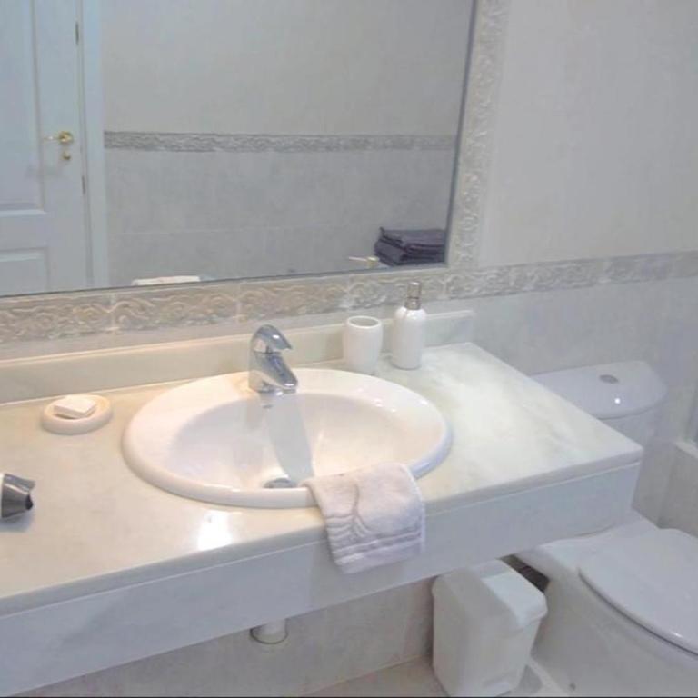 MARBELLA APARTMENT I Beachside and Extra Spacious, next to Marriott Playa Andaluza, Private HEATED Jacuzzi, 6 Swimming Pools, Gym, Padel & Tennis - Apartment mit 2 Schlafzimmern - 22