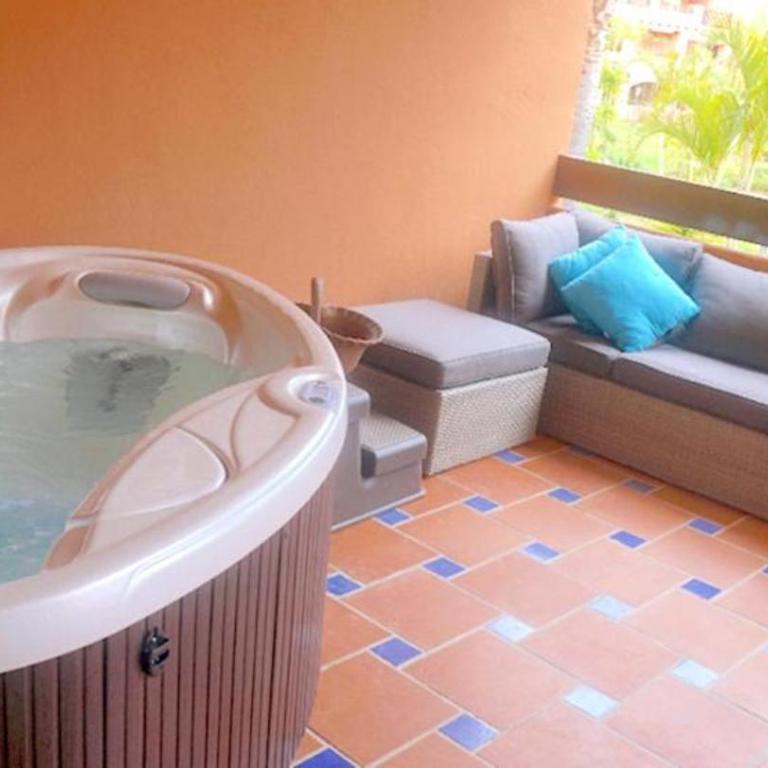 MARBELLA APARTMENT I Beachside and Extra Spacious, next to Marriott Playa Andaluza, Private HEATED Jacuzzi, 6 Swimming Pools, Gym, Padel & Tennis - Apartment mit 2 Schlafzimmern - 27