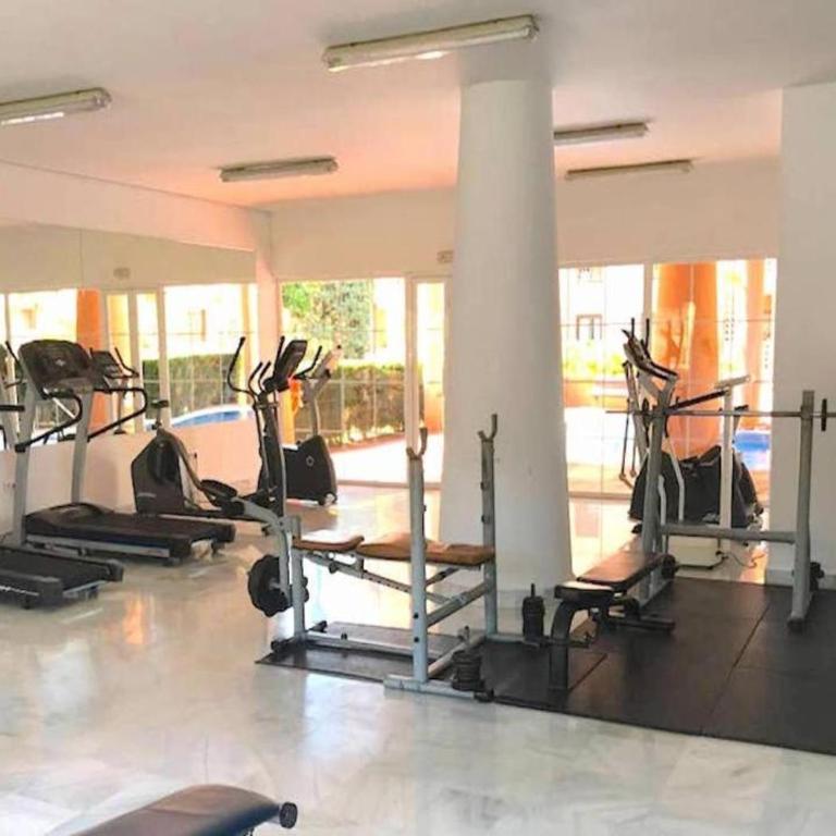 MARBELLA APARTMENT I Beachside and Extra Spacious, next to Marriott Playa Andaluza, Private HEATED Jacuzzi, 6 Swimming Pools, Gym, Padel & Tennis - Apartment mit 2 Schlafzimmern - 30