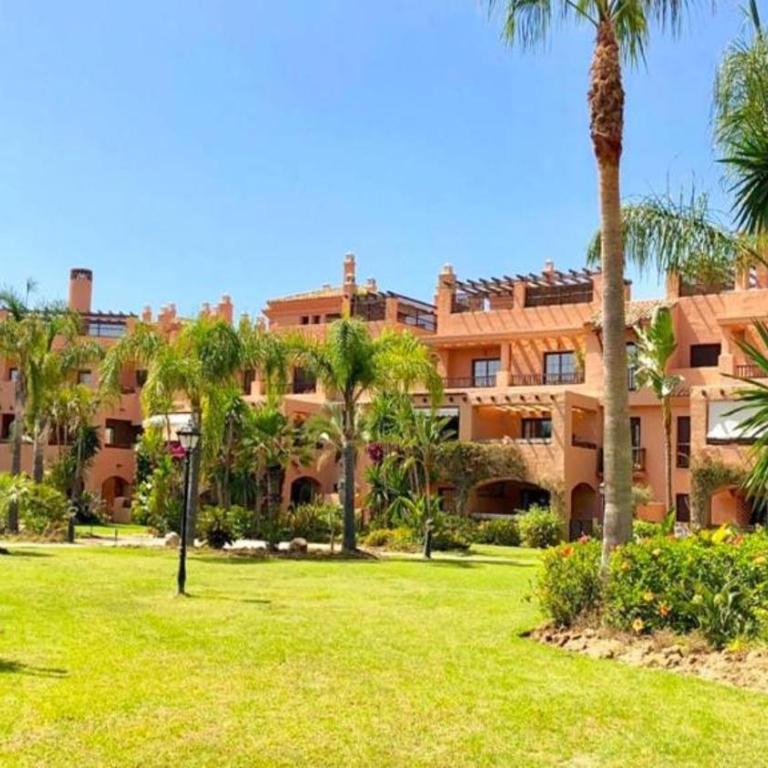 MARBELLA APARTMENT I Beachside and Extra Spacious, next to Marriott Playa Andaluza, Private HEATED Jacuzzi, 6 Swimming Pools, Gym, Padel & Tennis - Apartment mit 2 Schlafzimmern - 39