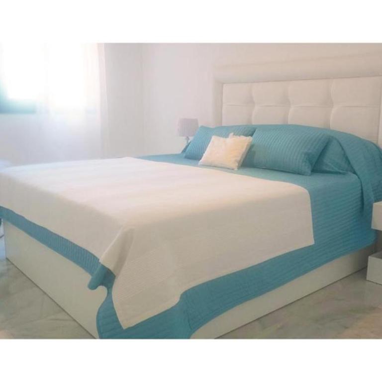 MARBELLA APARTMENT I Beachside and Extra Spacious, next to Marriott Playa Andaluza, Private HEATED Jacuzzi, 6 Swimming Pools, Gym, Padel & Tennis - Apartment mit 2 Schlafzimmern - 18