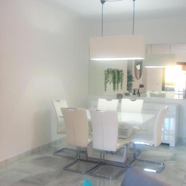 MARBELLA APARTMENT I Beachside and Extra Spacious, next to Marriott Playa Andaluza, Private HEATED Jacuzzi, 6 Swimming Pools, Gym, Padel & Tennis - Apartment mit 2 Schlafzimmern - 17