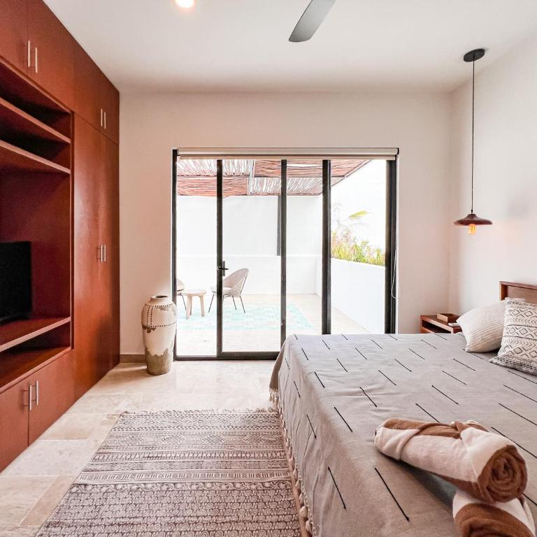 Hermosa Villa con Alberca privada 6px 3R - Three-Bedroom Villa - 65