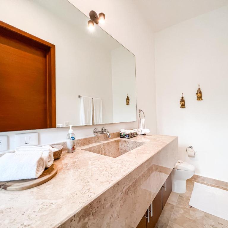 Hermosa Villa con Alberca privada 6px 3R - Three-Bedroom Villa - 66