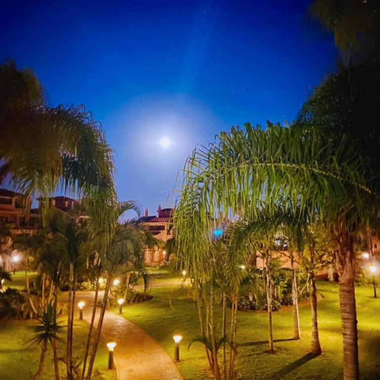 MARBELLA APARTMENT I Beachside and Extra Spacious, next to Marriott Playa Andaluza, Private HEATED Jacuzzi, 6 Swimming Pools, Gym, Padel & Tennis - Apartment mit 2 Schlafzimmern - 7